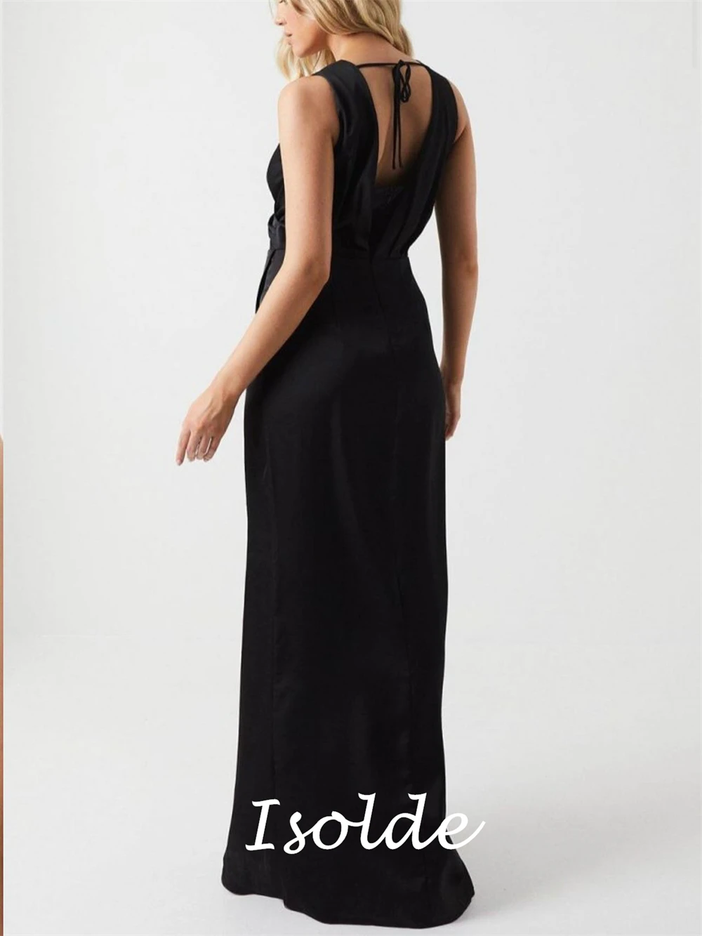 فساتين سهرة بسيطة من الساتان الأسود مخصصة رائعة على شكل حرف V بدون أكمام لحفلات العودة للوطن فساتين مثيرة للمناسبات الخاصة