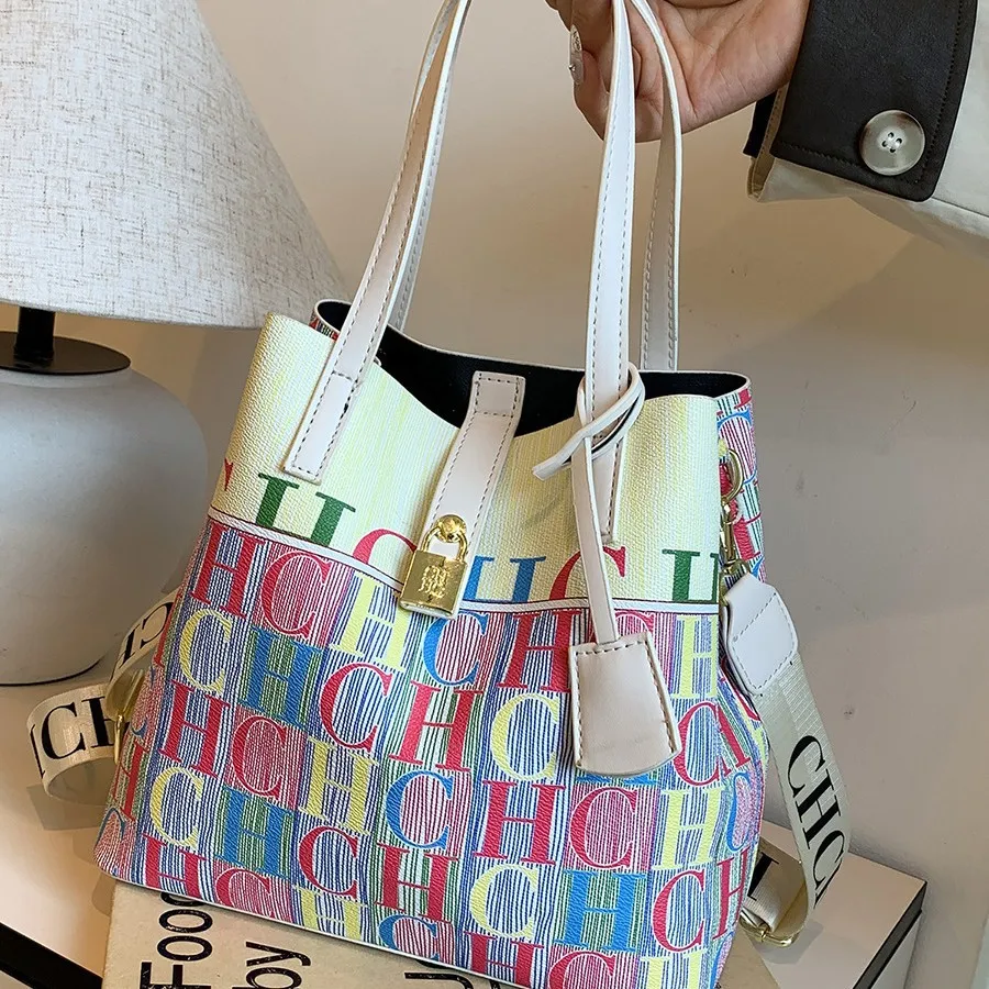 กระเป๋าทรงถังวินเทจปี 2025, กระเป๋าถือหูหิ้วแบบมีลายอักษรสำหรับผู้หญิง, กระเป๋าสะพายข้างลายตัวอักษรแบบลำลอง, กระเป๋าโท้ทอเนกประสงค์สำหรับใช้ได้ทั้งกลางวันและกลางคืน