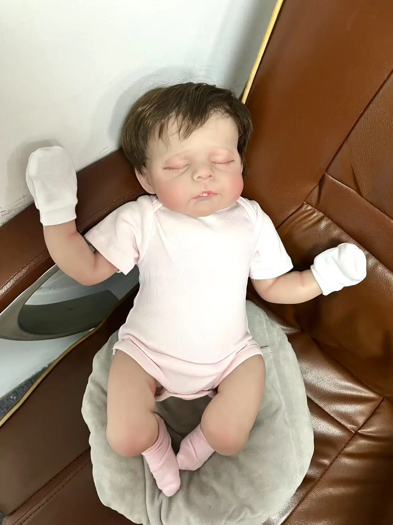 

48CM Already Painted Reborn Doll Erica Soft Lifelike Newborn Sleeping Baby 3D Skin with Visible Veins muñecas reborn bebé niña
