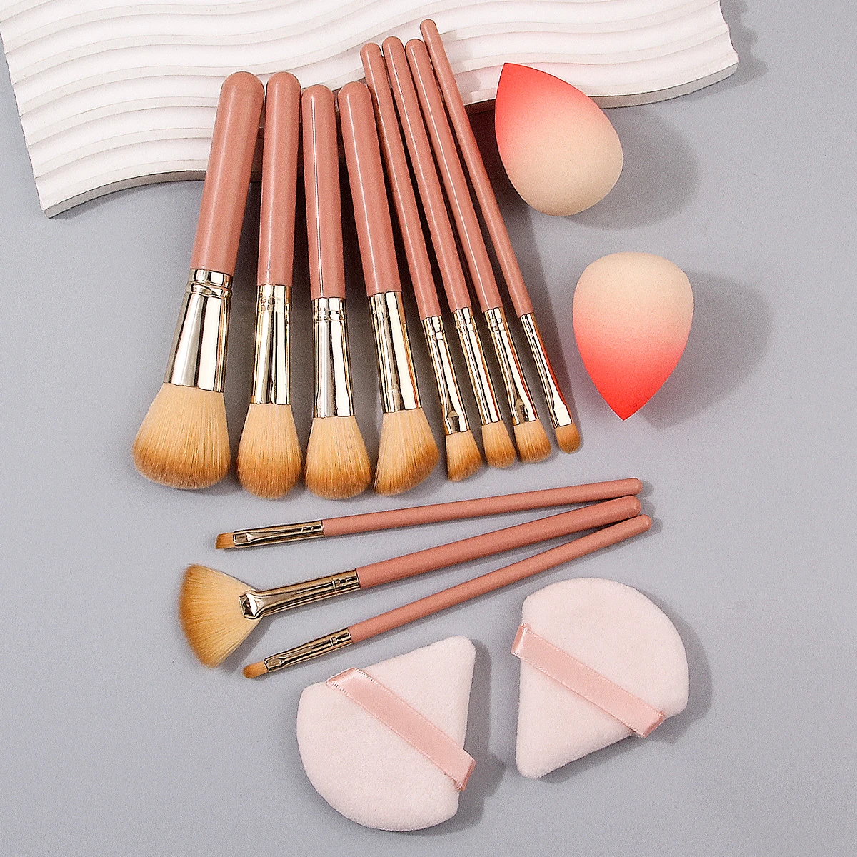 مجموعة فرش مكياج احترافية مكونة من 15 قطعة، 11 فرشاة مكياج للوجه + 4 إسفنجة مكياج غير لاصقة منتفخة لبودرة البيض المثلثة #1