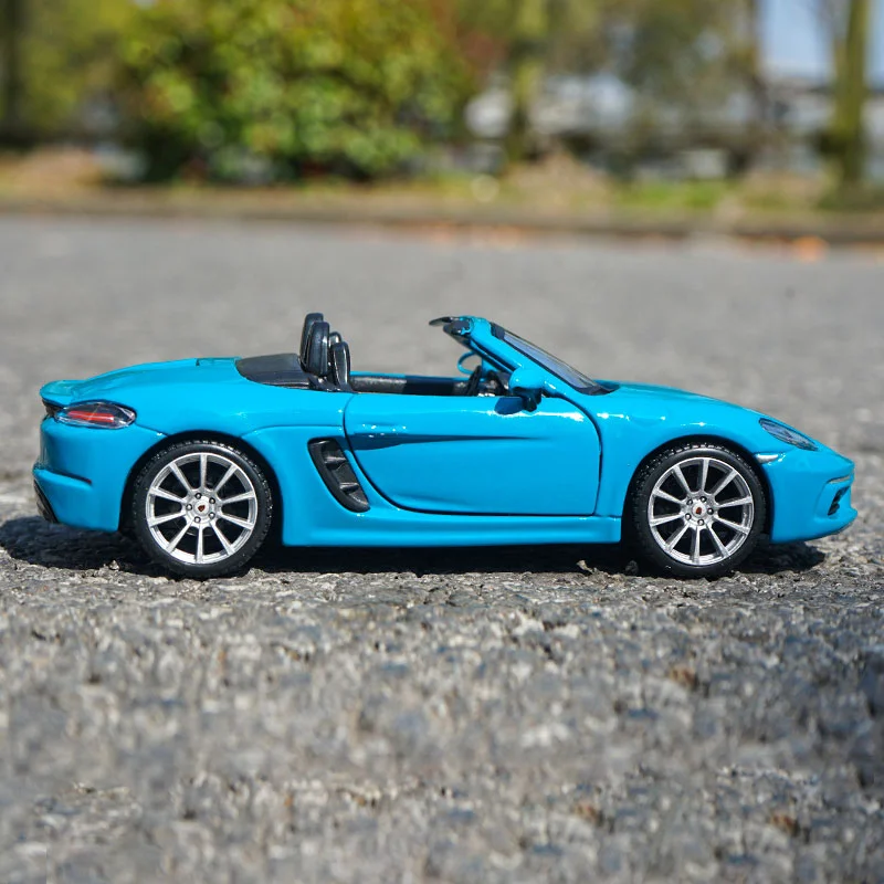 Bburago 1:24 Porsche 718 Boxster Alloy Sports Car Model Diecast Metal Toy Vehicle Car Model Simulation Collection Childrens Gift