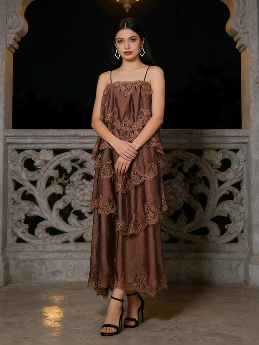 Vestido camisola de retazos con borde de volantes de encaje estilo clásico Retro de Chocolate europeo y americano 2025 nuevo vestido de falda larga