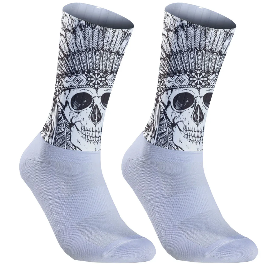 2025 I nuovi calzini da ciclismo antibatterici e resistenti agli odori sono traspiranti, che assorbono il sudore e freschi per molti giorni di ciclismo