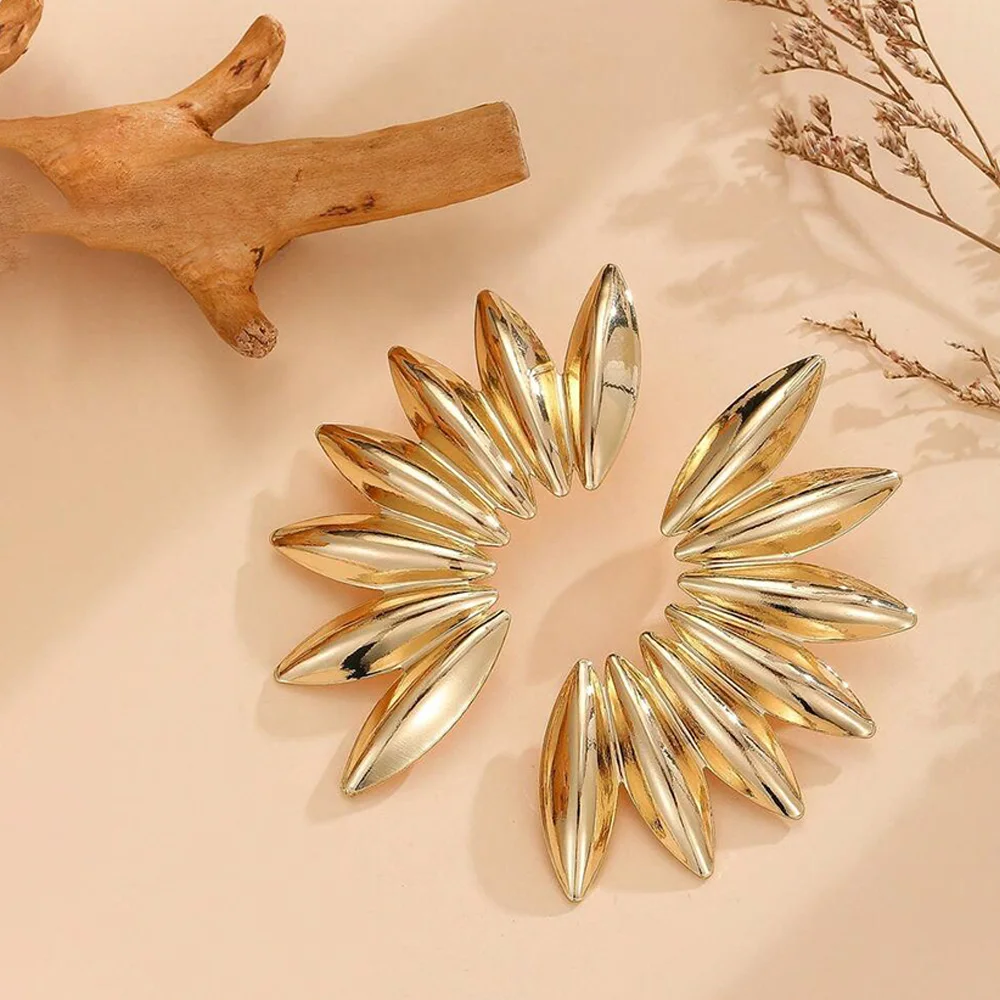 New Exaggerated Fan Shape Women's Hanging Earrings Gold Color Metal Geometric Dangle Earrings for Female European Ear Jewelry
