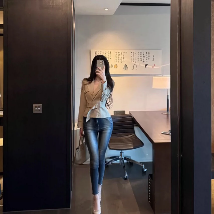 

Корейские джинсы с высокой талией для коррекции фигуры, подчеркивающие ягодицы, из денима, весна-осень, новые, облегающие, эластичные, фасон «карандаш»