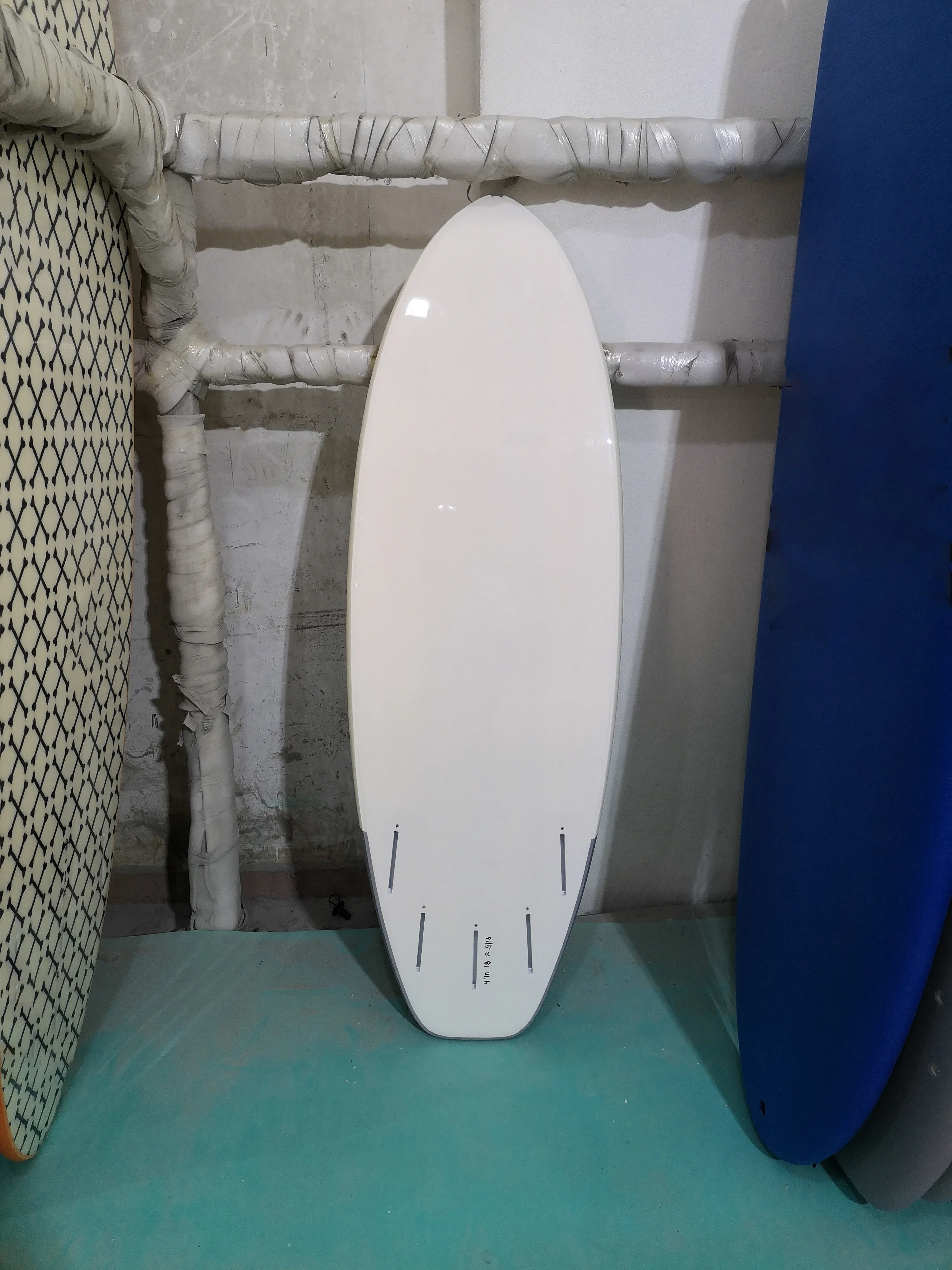 Máquina de modelagem de prancha de surf CNC de alta densidade EPS Prancha de surf de espuma em branco Soft Top Prancha epóxi