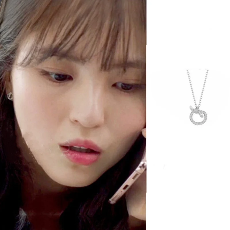 Han Suxi and Liu Na are irresistible compared to Korean dramas. They have the same necklace, bow, jewelry, and simple chain