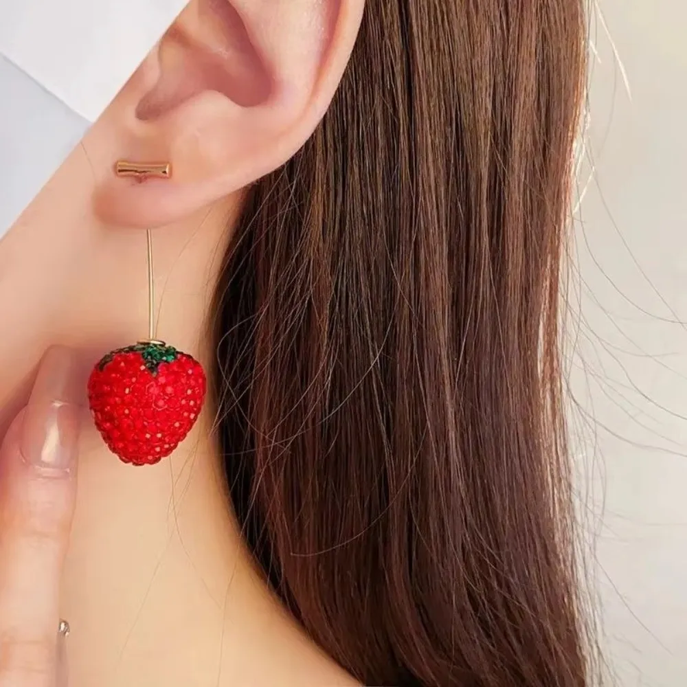 1Pair Fashion Shiny Strawberry Earrings Rhinestone Temperament Delicate Drop Earrings Stud Earrings Set Party Decoration