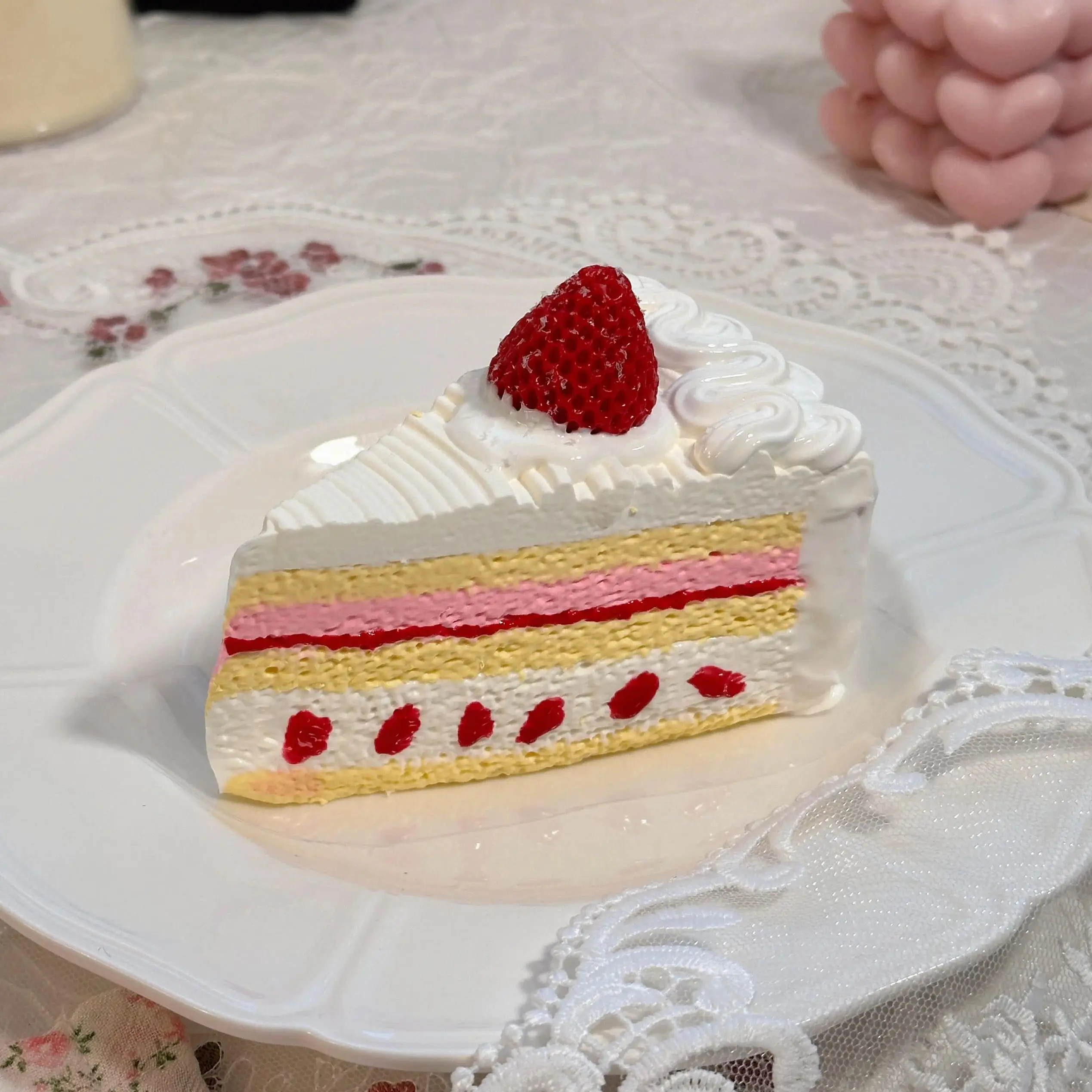 ストロベリーケーキタバスクイッシーモースケーキフィジェットトイフードデザートasmr感覚玩具ストレス解消子供＆大人向けパーティーギフト