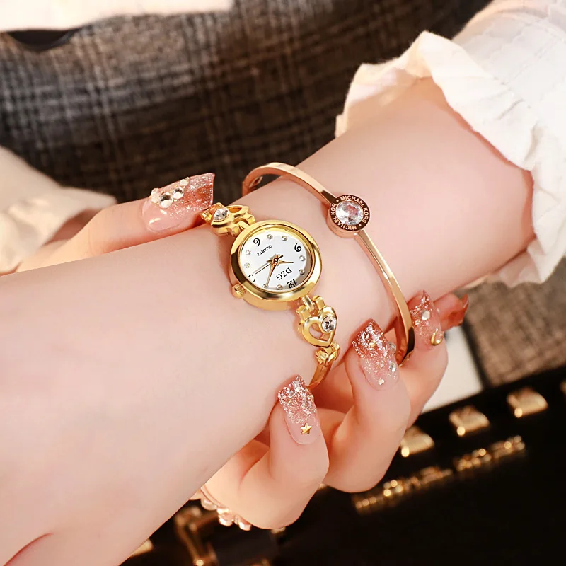 Fashionable heart-shaped bracelet ladies' wristwatch, fashionable and simple diamond-encrusted ladies' wristwatch, luxurious gif