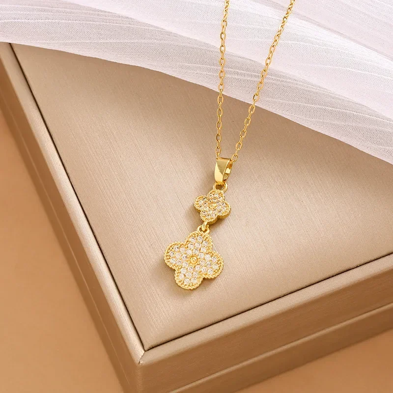 A popular four-leaf clover necklace for women with a niche design that is simple and does not fade. Collarbone chain 9527