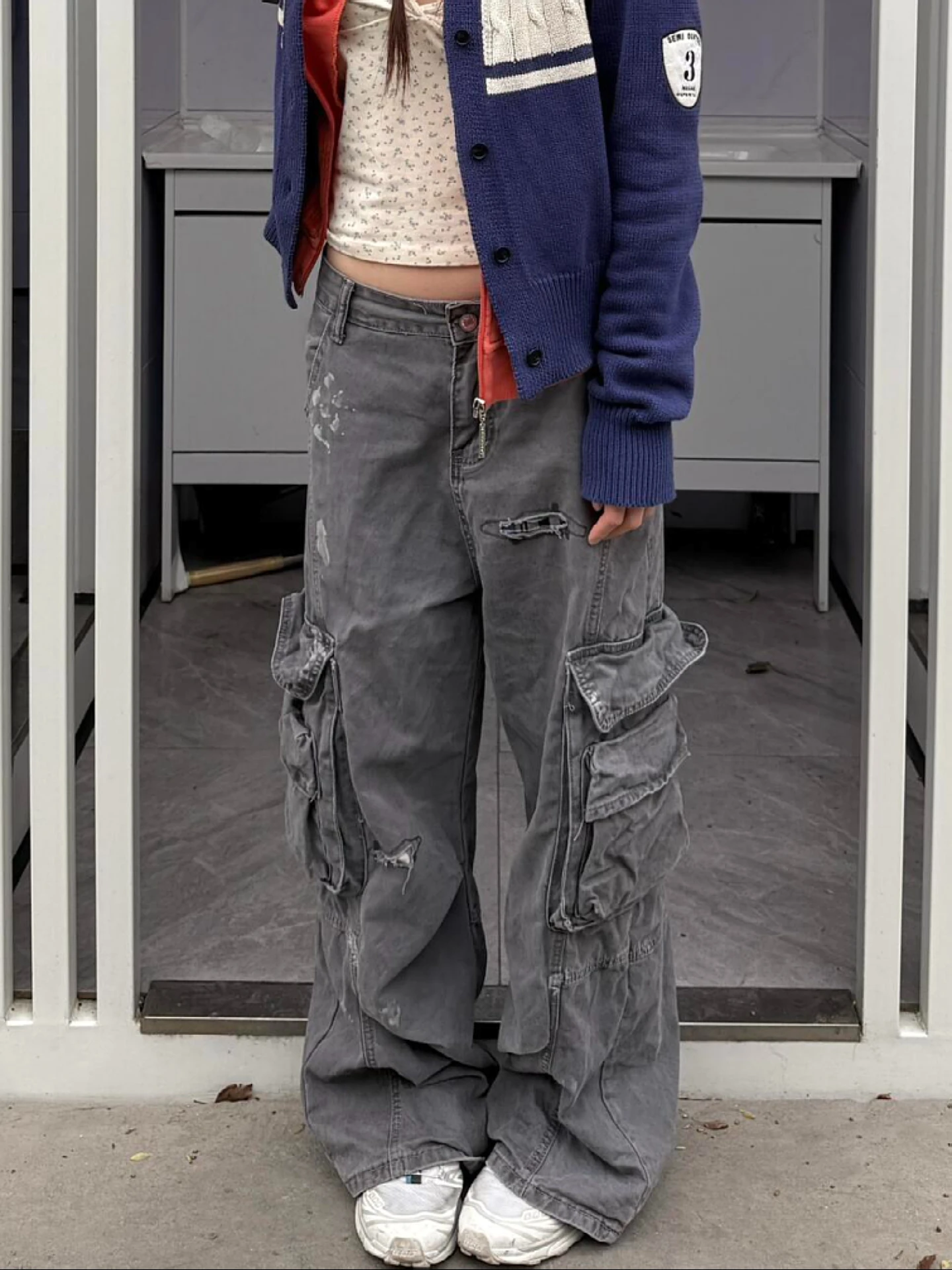 

Retro American Washed Distressed Patchwork Workwear Jeans Loose Wide Leg Long Trousers for Men And Women Street Style Trendy
