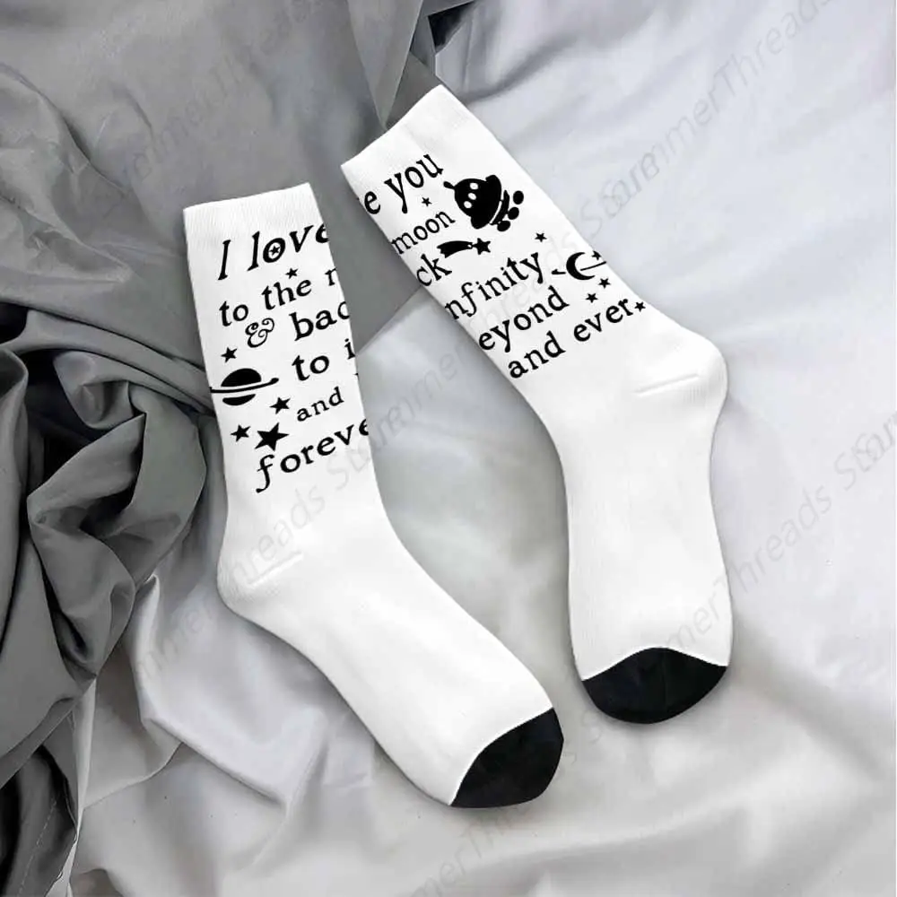 Socks I Love You to the Moon Back kaos kaki kru atletik kutipan tangan ditarik huruf Doddle desain Planet angkasa bintang untuk pria wanita 16"