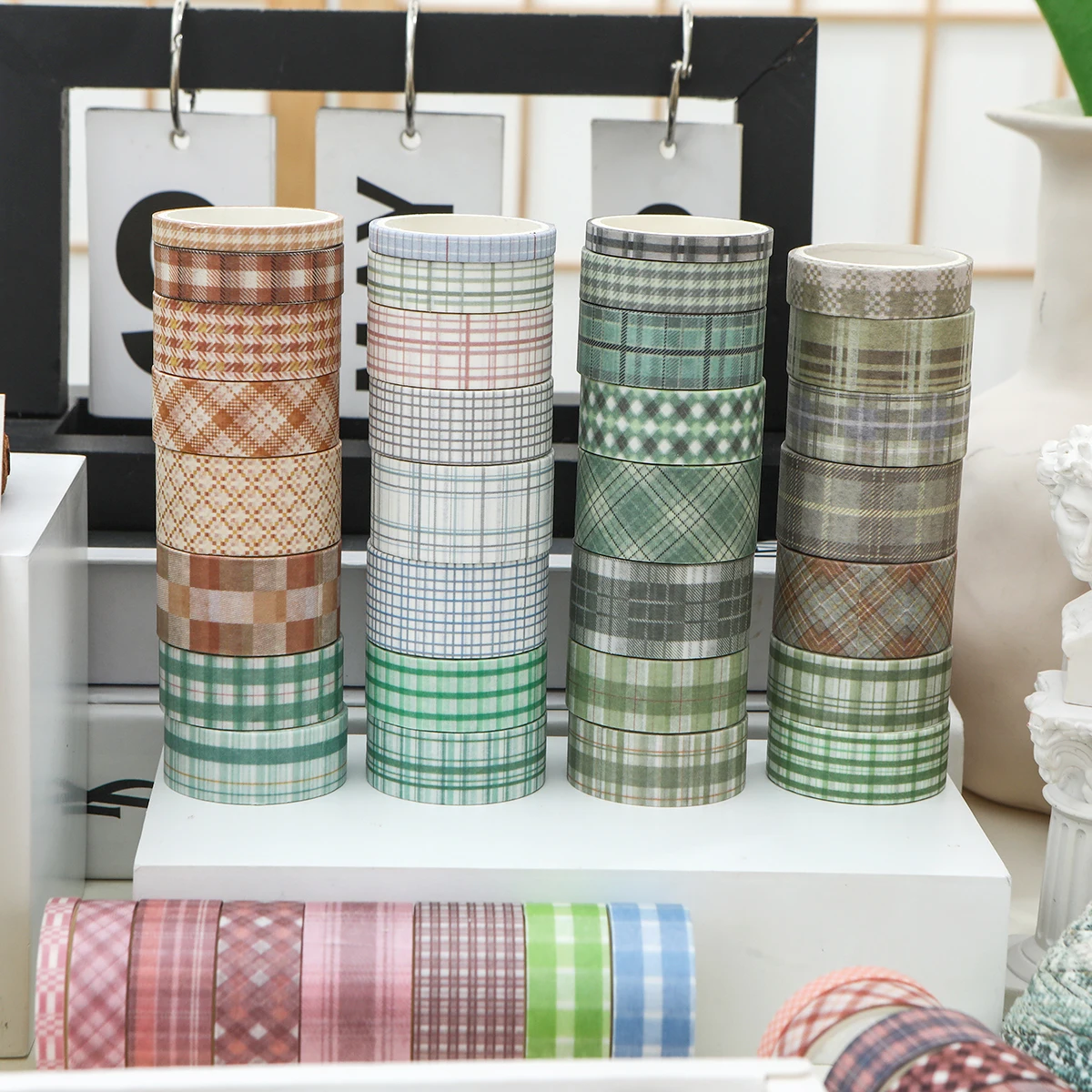 32 لفة/صندوق من شريط اشي منقوش ملون، مجموعة متنوعة من الشريط الزخرفي المنقوش ومواد تزيين الكتب، هدايا للأصدقاء