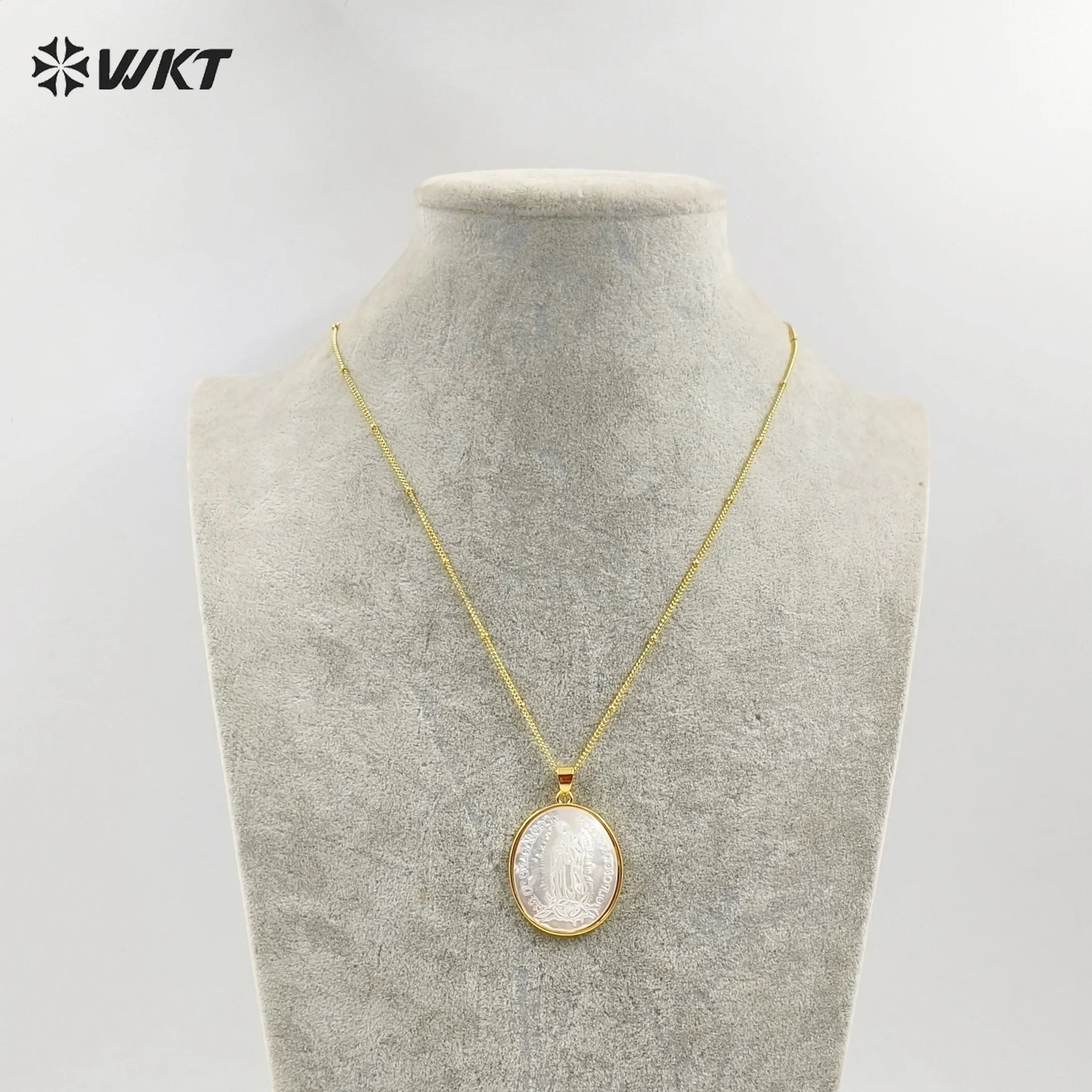 WT-JN022 hot sale Wholesale religion style natural shell necklace Virgin Mary pendant with gold color plated oval shape pendant