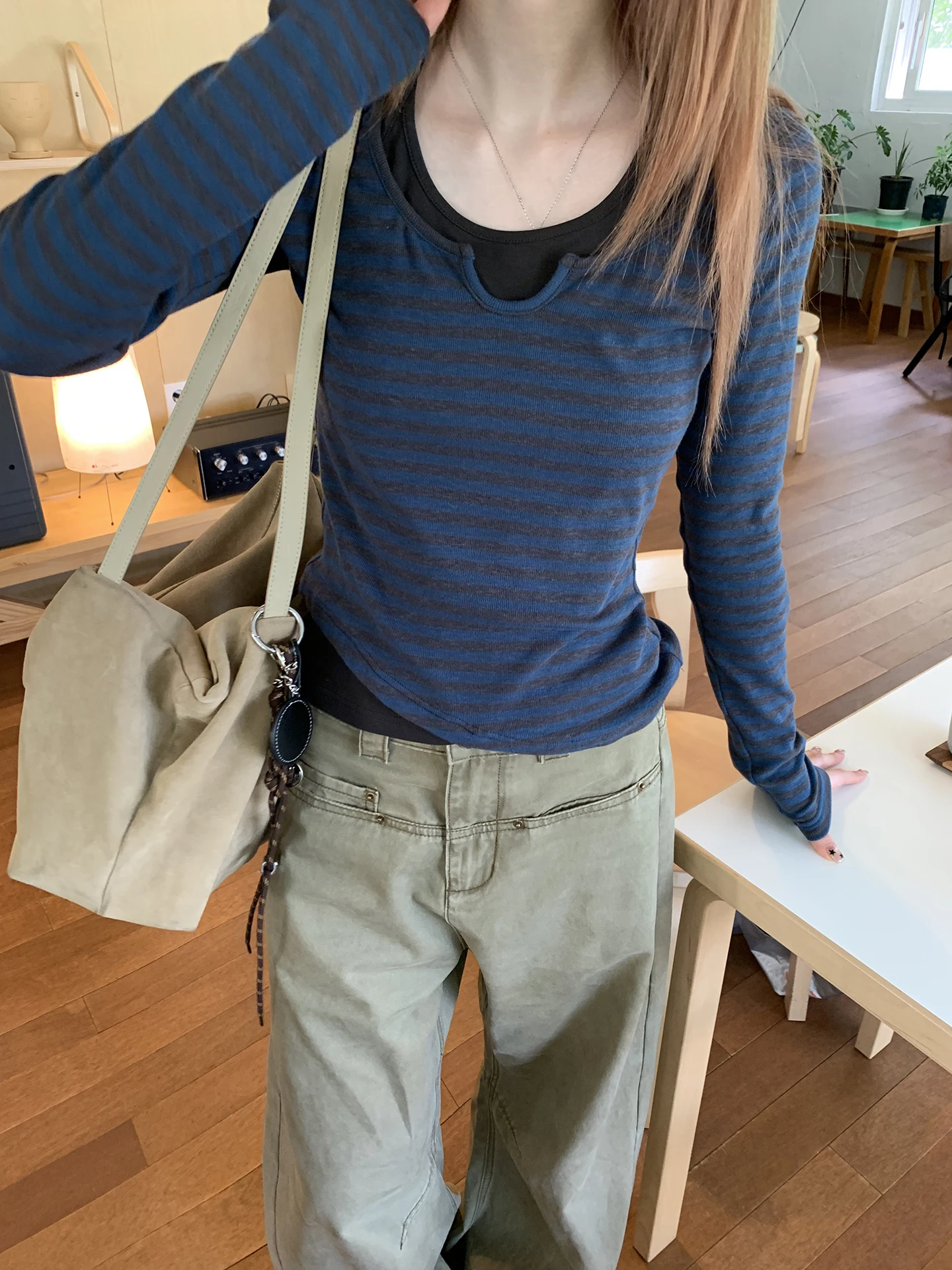 Red Celebri Long Sve Base irt Women Early Autumn Super Beautiful Single Wear 2025 New T-irt Striped Fake Two-Piece T...