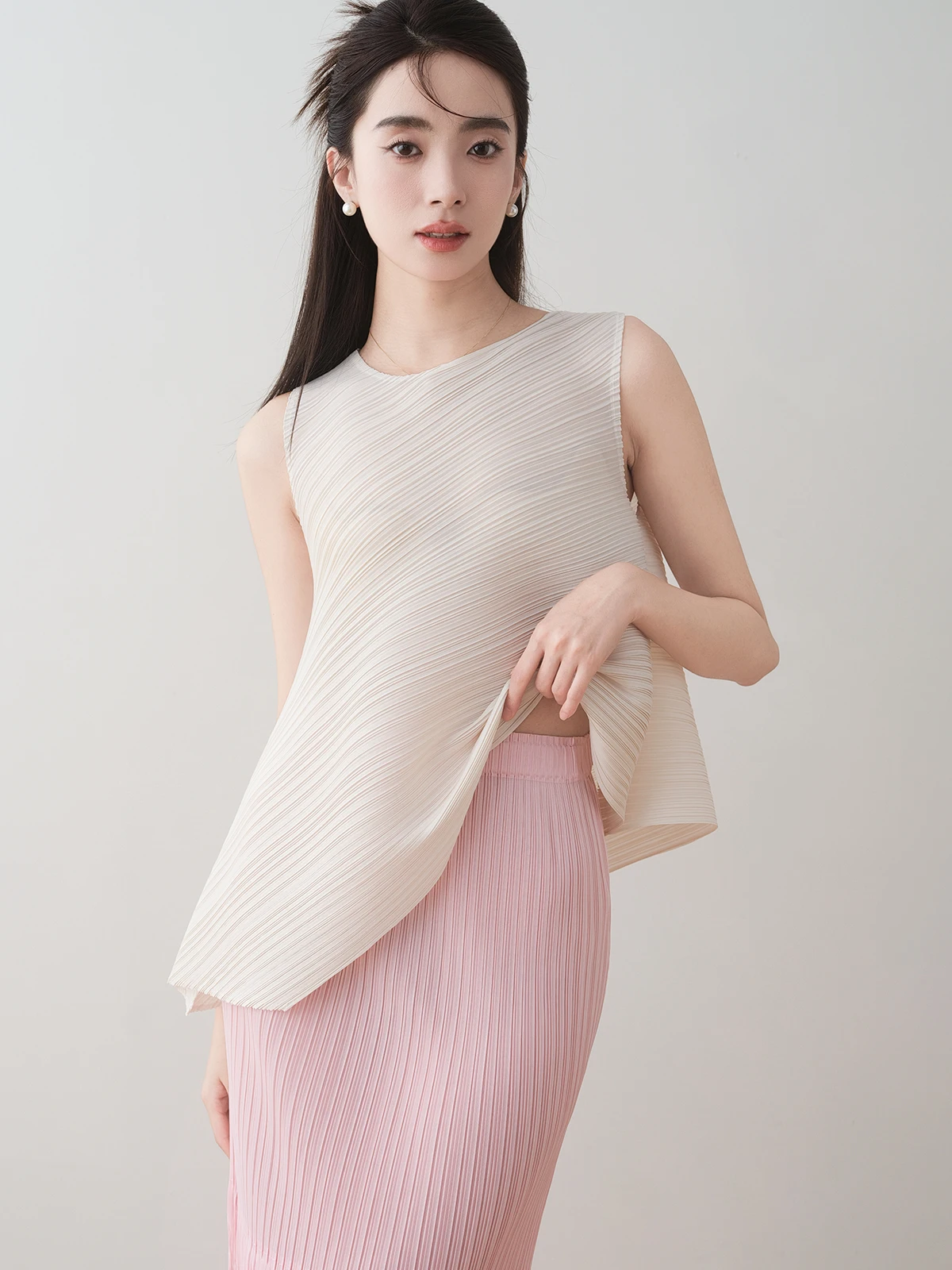 تنورة مستقيمة بتصميم رونرون مع شراشيب، خصر عالي، تنحيف الجسم، طول متوسط، نصف الجسم، صيف 2024، تنورة أنيقة بخصر مطاطي