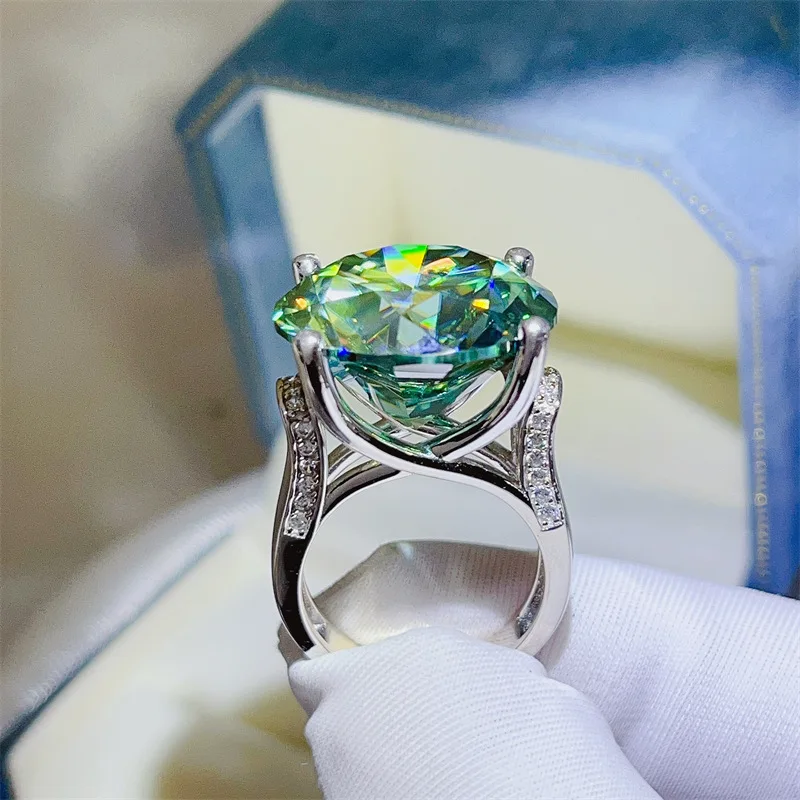 

Solitaire Huge 20ct Green Moissanite Diamond Ring 925 Sterling Silver Party Wedding Band Rings for Women Men Engagement Jewelry