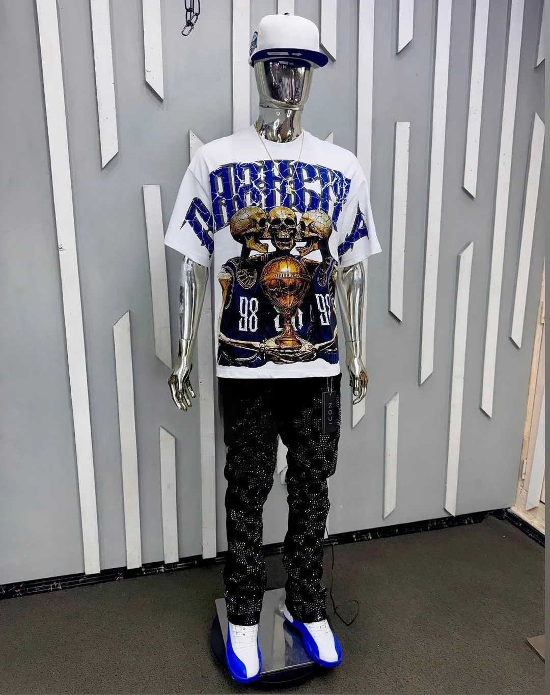 Estilo deportivo Calaveras Jugador de baloncesto Patrón impreso Mangas cortas transpirables para pareja Camisetas simples básicas blancas de los años 90