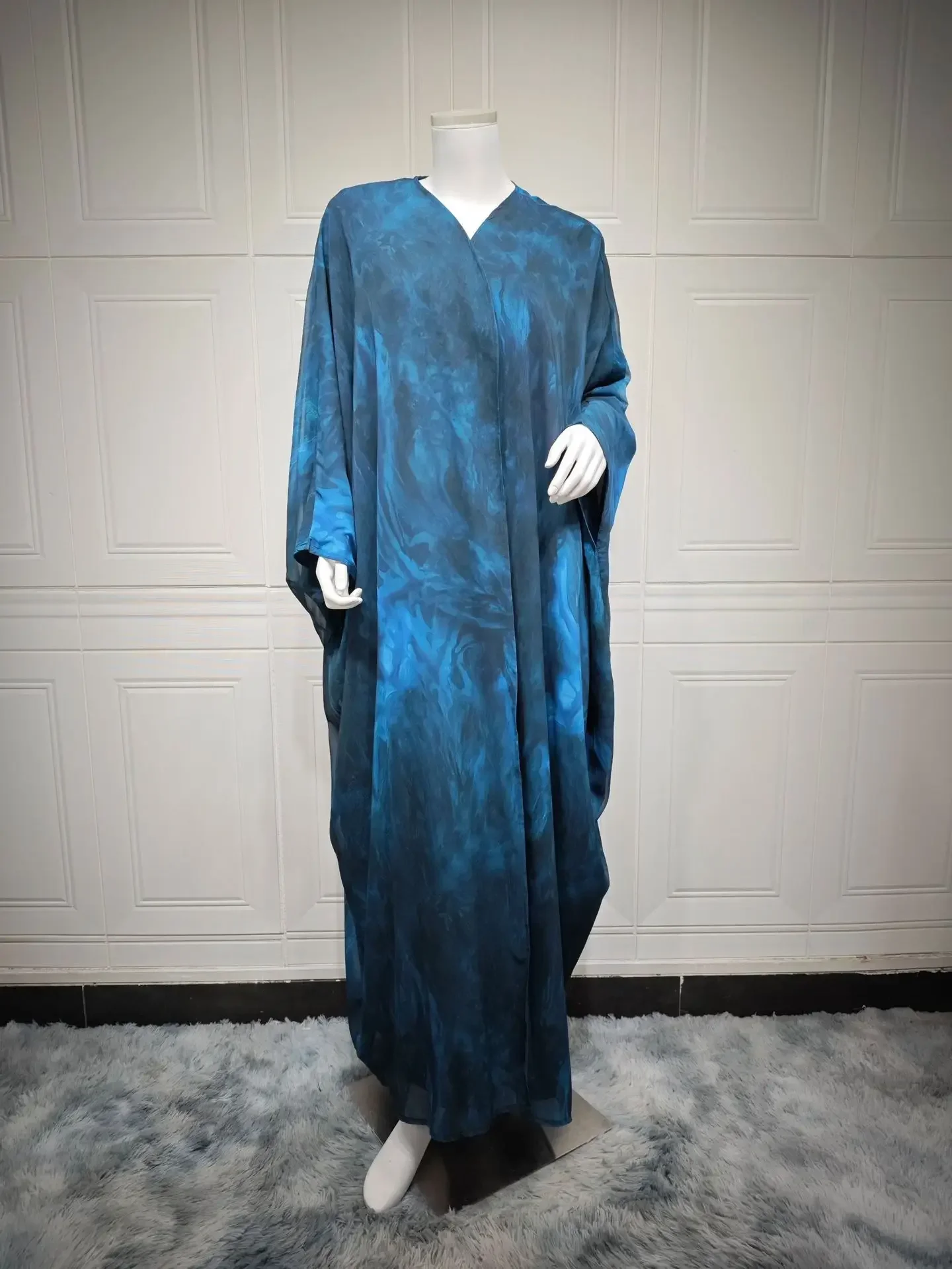 Europese en Amerikaanse modieuze chiffon bedrukte tie-dyed outer-wrap vesten, nieuwe stijl jurken uit Dubai en Turkije.