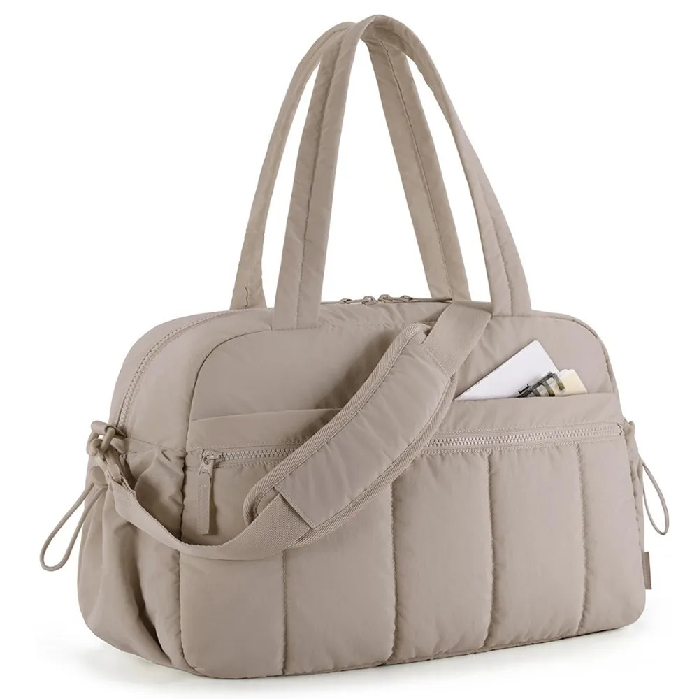 

Large Capacity Cloud Style Fitness Bag Lightweight Waterproof Women's Travel Duffel Bag Short Trip Ready Dry and Wet Separation