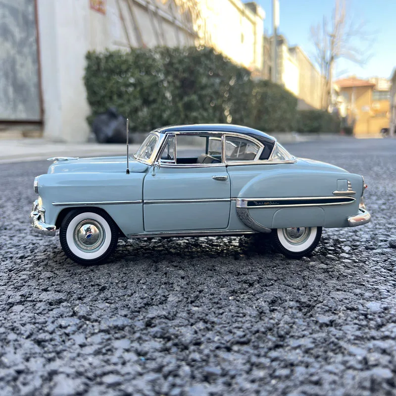1953 Chevrolet Bel Air 1:18 Diecast Model Car Replica