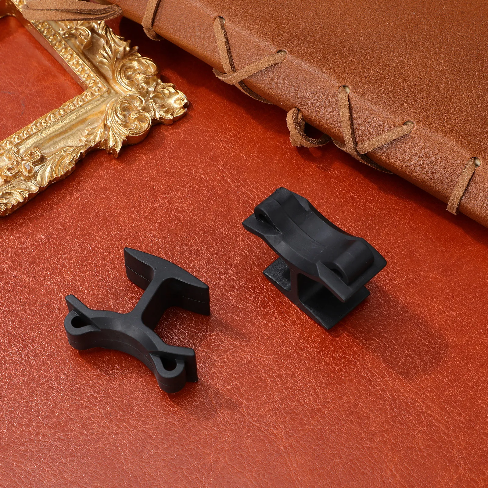 

2Pcs Portable Whistle Finger Clips PVC Material Finger Strap for Referees Coaches Trainers Sports Outdoor Activities Whistle