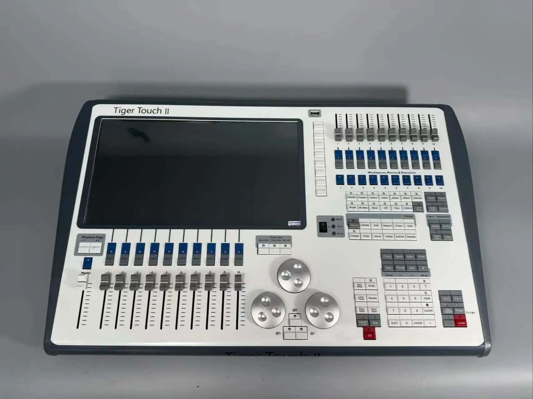 

Titan V17.1 v18.0 Tiger Touch 2 DMX512 Controller Disco Professional DJ Console for Moving Head Light Stage Washer Laser Control