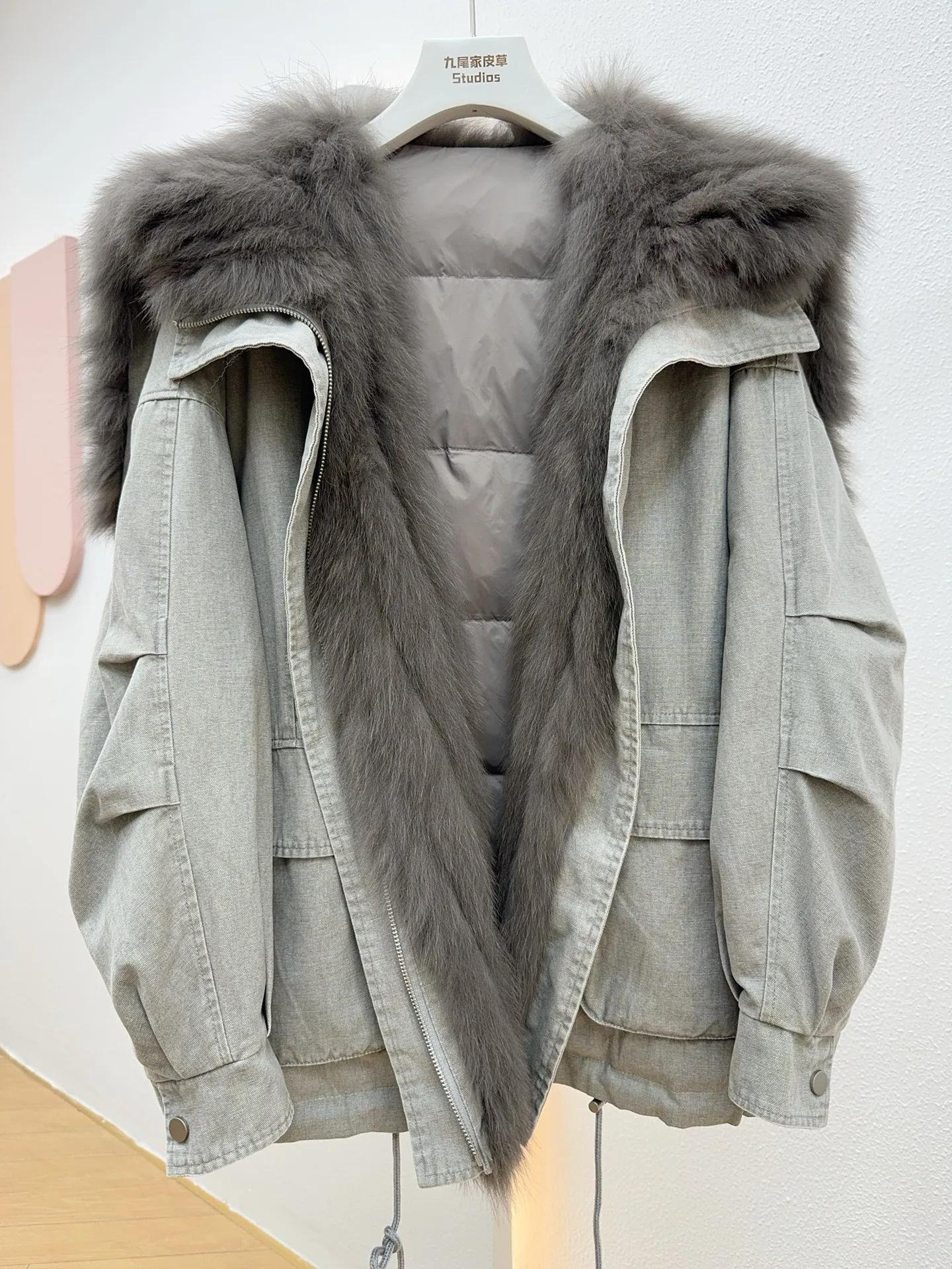 Cappotto invernale da donna 2025 con pelliccia di volpe, ali d'angelo, fodera interna in piuma d'oca bianca, piumino e pelliccia Parka