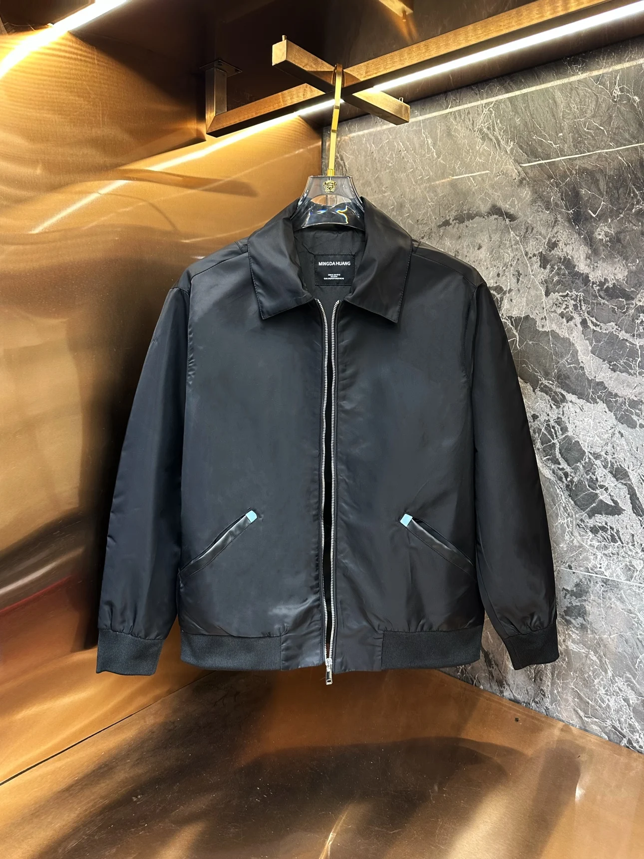 

Новая весенняя мужская повседневная куртка свободного кроя с воротником-стойкой и лоскутным дизайном: модная и стильная верхняя одежда