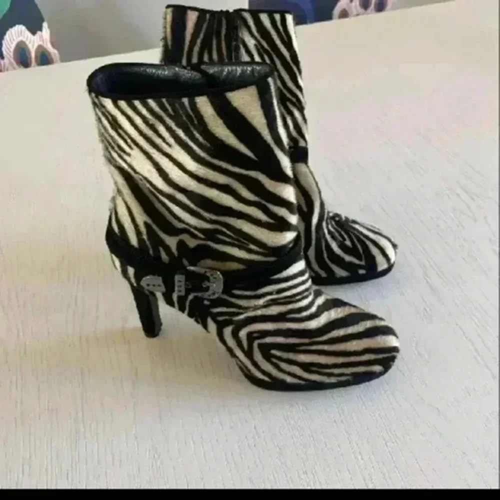 Zebra-Print Faux Fur Slim Stil - Street Fashion Look 评论和价格