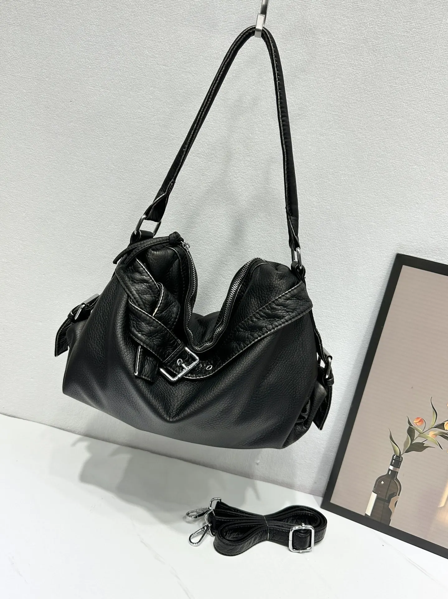 New Fashion Retro Large Capacity Soft PU Tote Bag with Leather Buckle Design Motorcycle Bag Single Shoulder Bags for Women