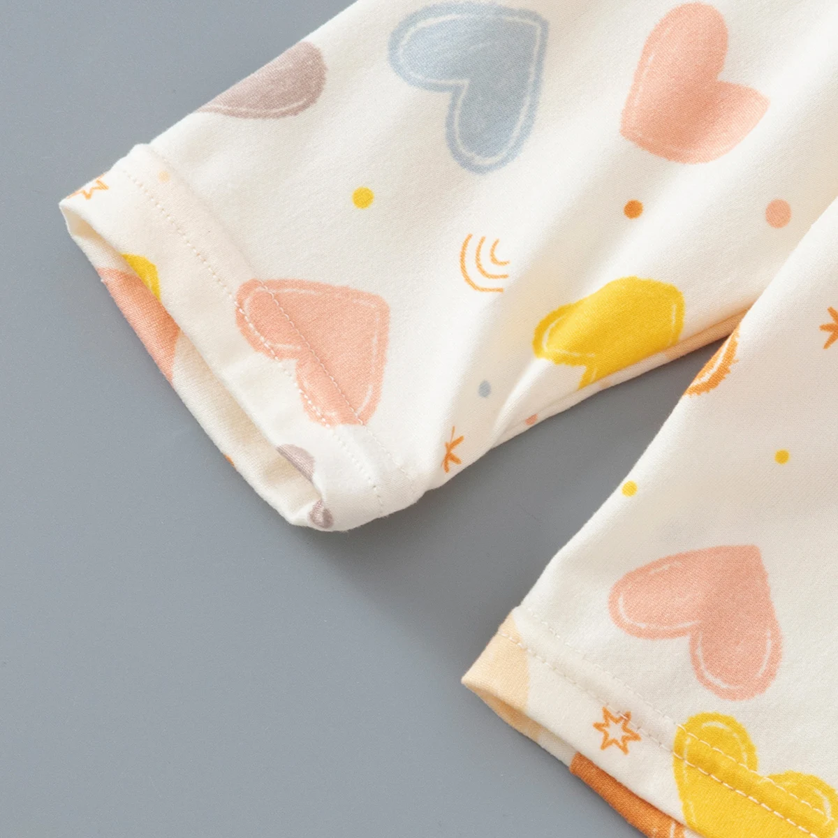 2-teiliges Herbst- und Winter-Set für Kinder mit süßem Liebesmotiv, bestehend aus langärmeligem Oberteil und Hose, bequeme Freizeitkleidung und Schlafanzug für Mädchen. – Detail 17