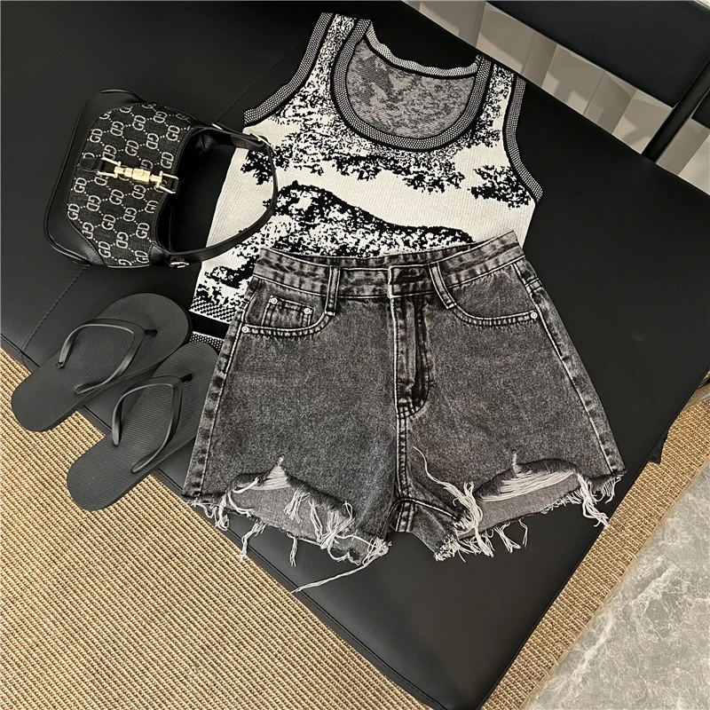 New 2022 fashion Designer Famous brand Personalized Irregular hole Denim shorts Spring and summer High waist Wide leg hot pants