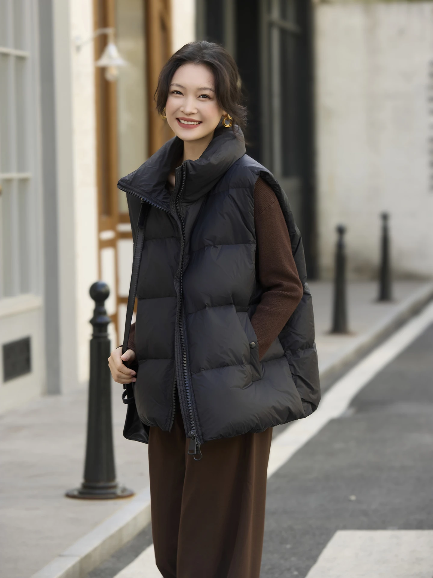 Women's Faionable Du down Vest Svel Outerwear Jaet 2025 Winter New Sle Versatile Zipper Closure  Color