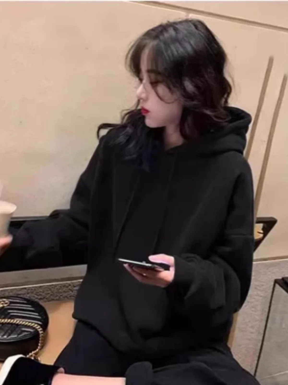 

Черная утепленная флисовая толстовка с капюшоном для женщин, осенне-зимняя новинка, свободный крой, повседневная одежда для пар, большие размеры, полиэстер, хлопок