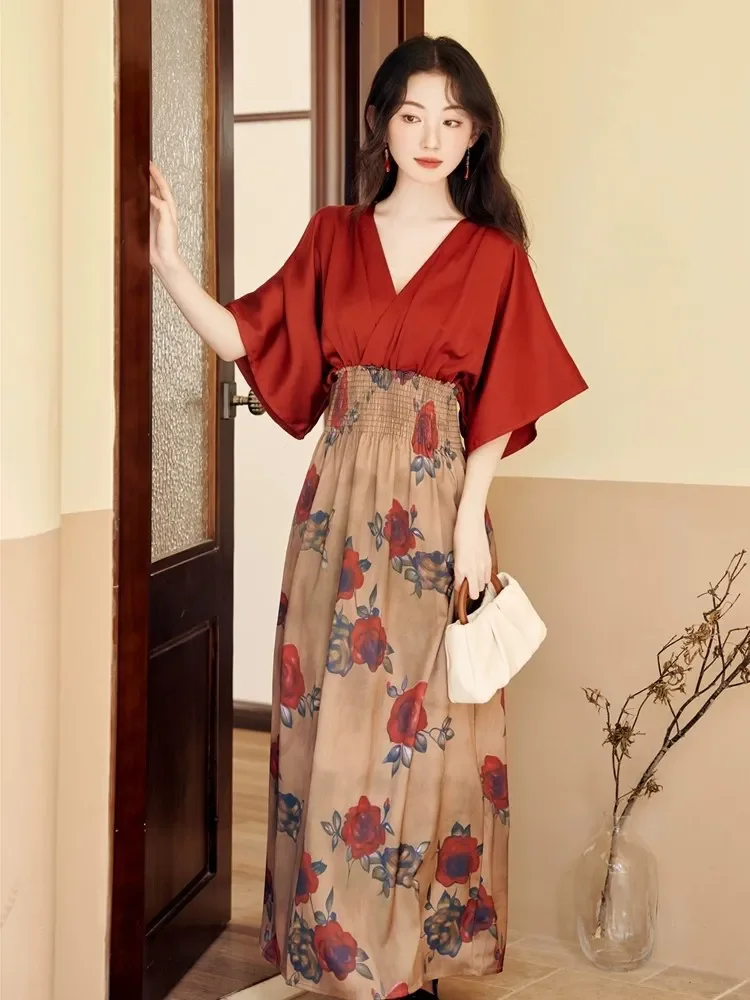 فساتين حمراء مزيفة على الطراز الصيني الجديد بتصميم عرقي عتيق مع تنورة طويلة فريدة وجميلة ذات ملمس راقي