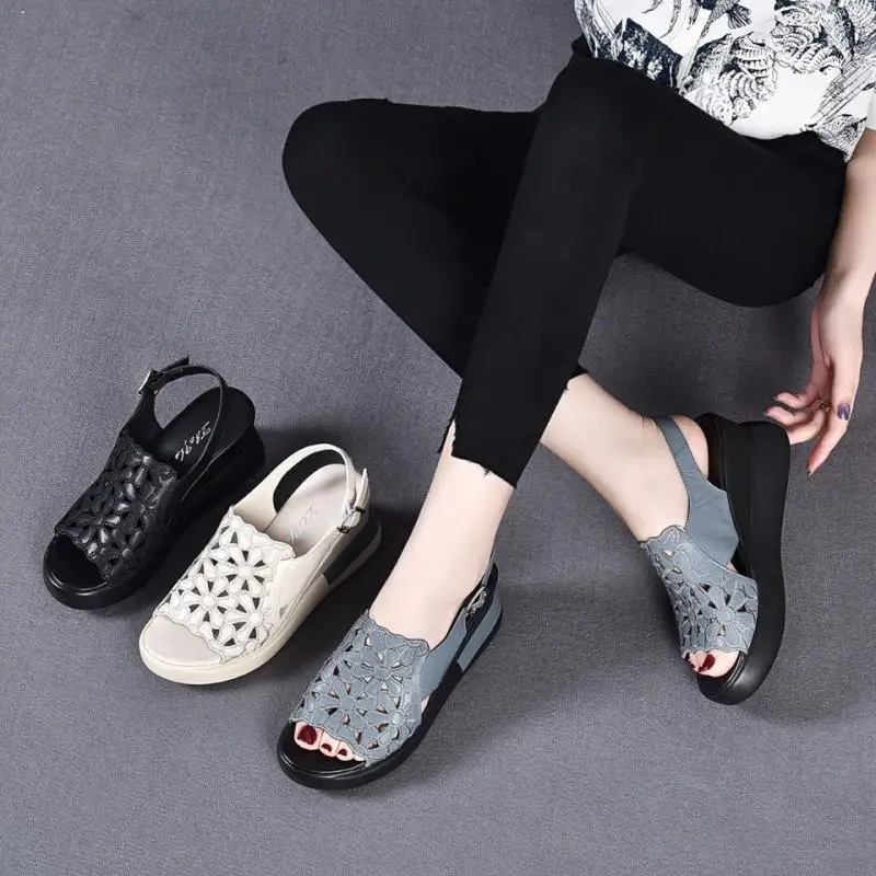 

Wedge Heel Anti-slip Sandals for Women, New Style of Hollowed-out Height-increasing Casual Sandals for Women in Summer 2025