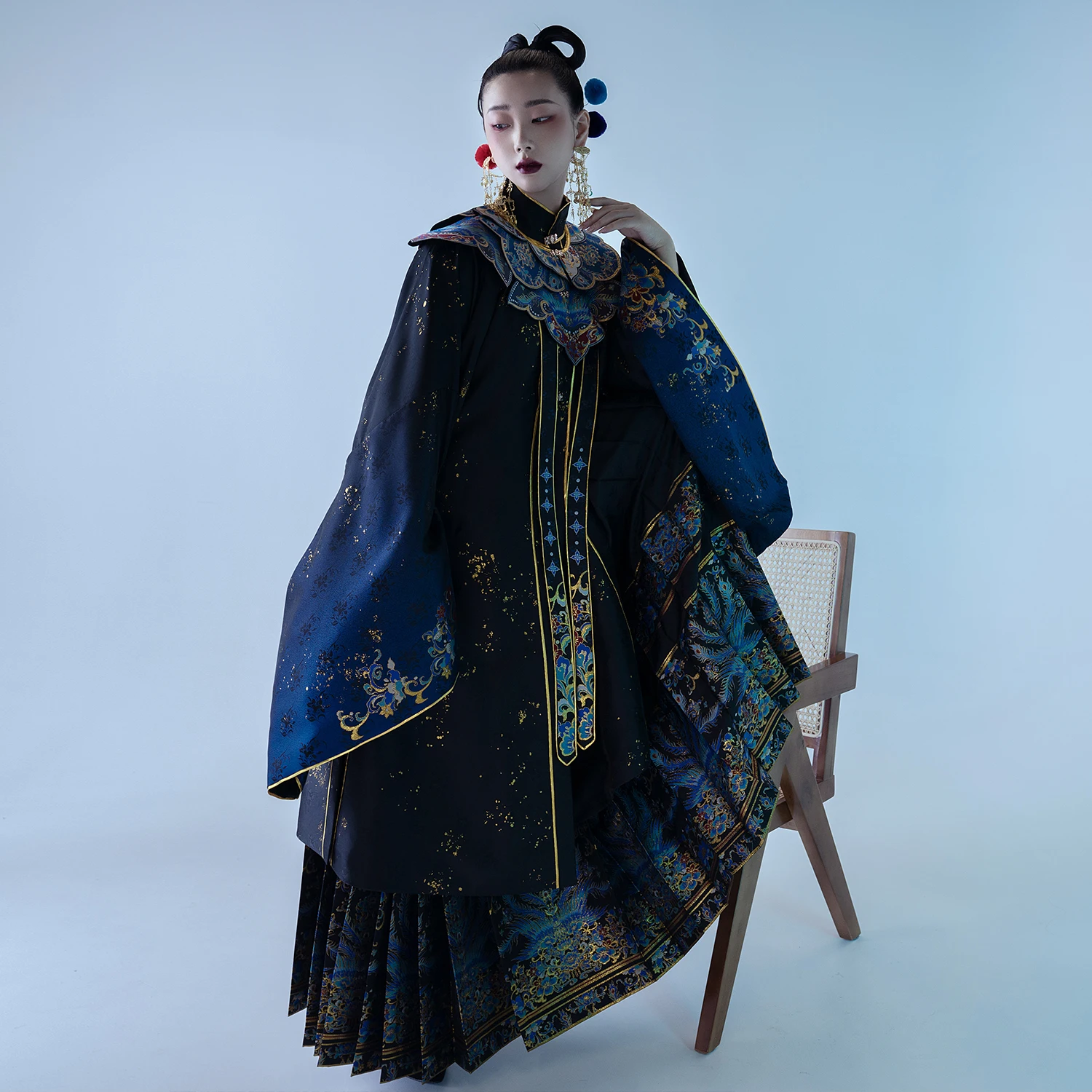 ZhiZaoSi Hanfu Ming Dynasty Dresses For Women Chinese Navy Blue Stand Collar Robe Cloud Shoulder Woven Gold Horse Face Skirt