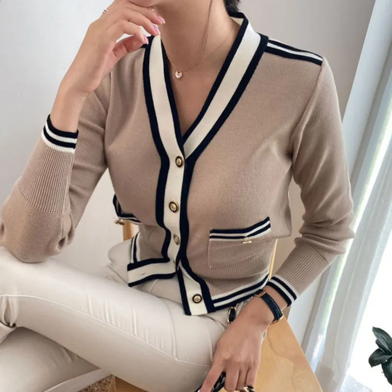 V-neck Contrasting Sweater Korean Chic Autumn/Winter Retro Patchwork Long Sleeved Top Elegant Metal Button Short Knit Cardigan