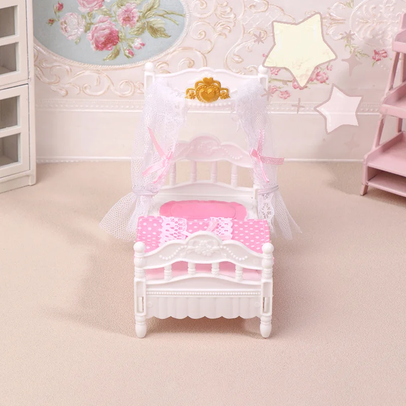 Set letto a baldacchino principessa in miniatura per casa delle bambole in scala 1/12 con lenzuolo e zanzariera Mobili per camera da letto Decorazioni per la casa delle bambole