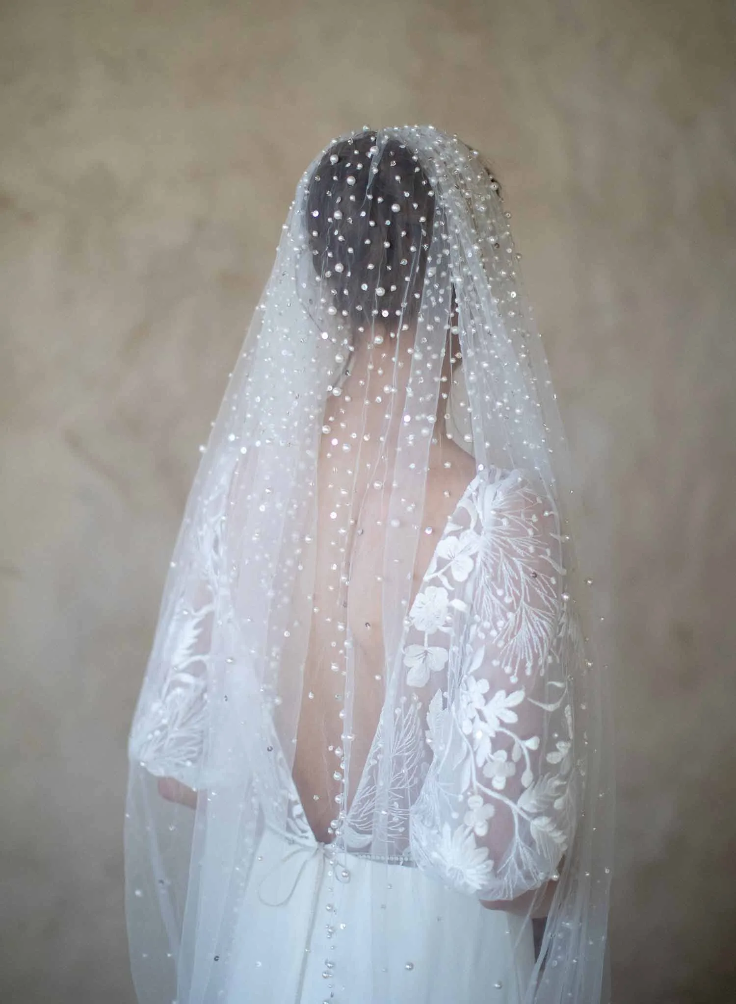 Elegant Sequins Beading Bride Cathedral Bridal Veils Lace Edge 1 Layer With Comb Wedding Veil Wedding Accessories Customized