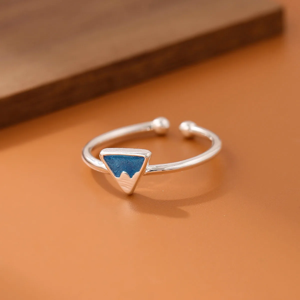 

Новые креативные красивые ювелирные изделия из стерлингового серебра 925 пробы с матовой эпоксидной смолой и градиентом синего цвета, треугольные открывающиеся кольца Iceberg R206