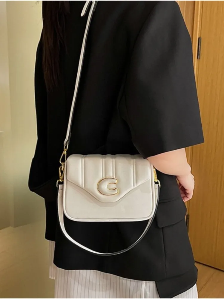 Fashion Luxury Designer 2024 New Crossbody Bags Ladies Pu Leather Commuting Casual Street Letter Tote Simple Elegant Handbags