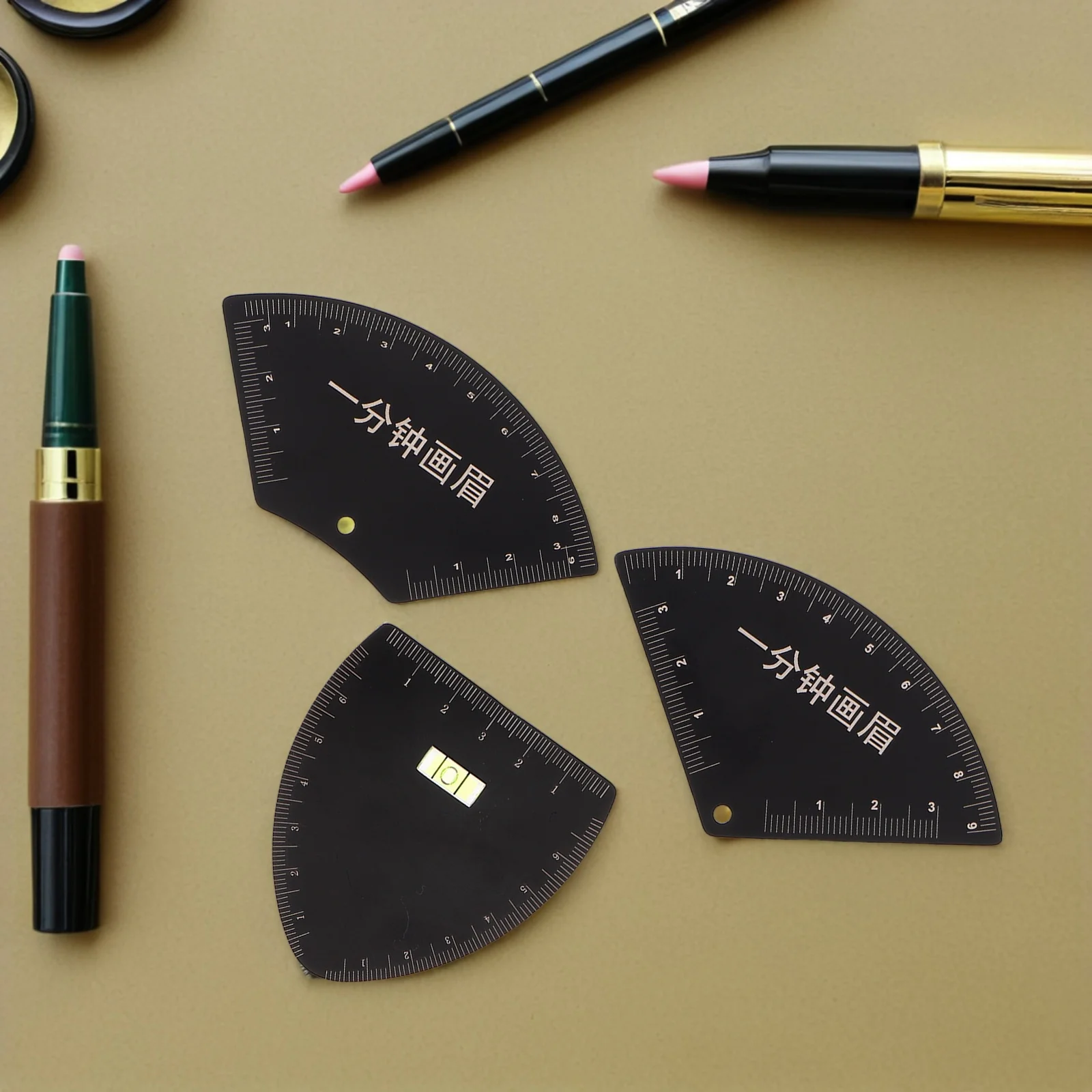 3pcs Wenkbrauwstencil Kit Voor Vrouwen Precisie Brow Mapping Tool Herbruikbare V Fan Half-Fan Sjablonen Wenkbrauw Vormgeven gereedschap Make-up