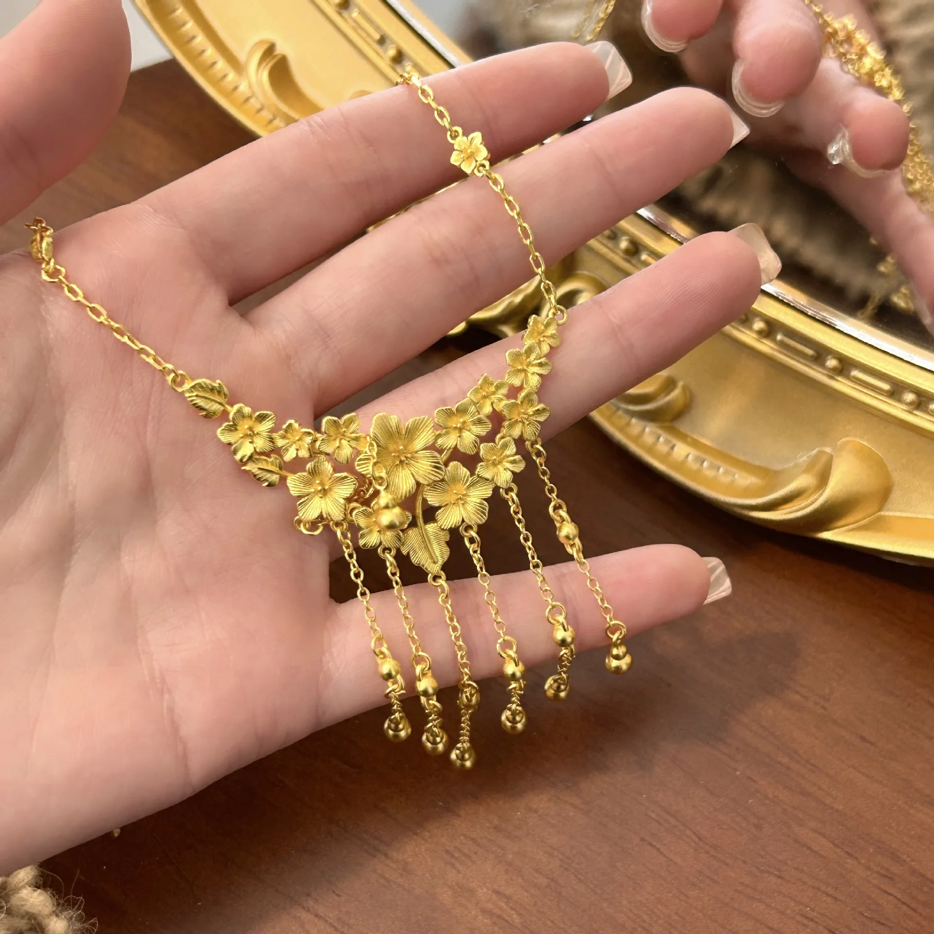 

Lilac Flower Tassel Necklace Feminine Temperament High-end Sense Niche Hollow Out Accessories Jewelry That Never Fades