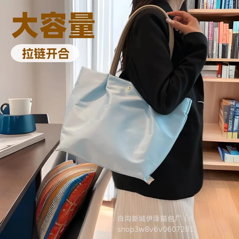 

2025 Spacious Tote Bag Women's Lightweight Nylon Shoulder Purse Fashionable Boston Bag Versatile Commuter Handbag for Work