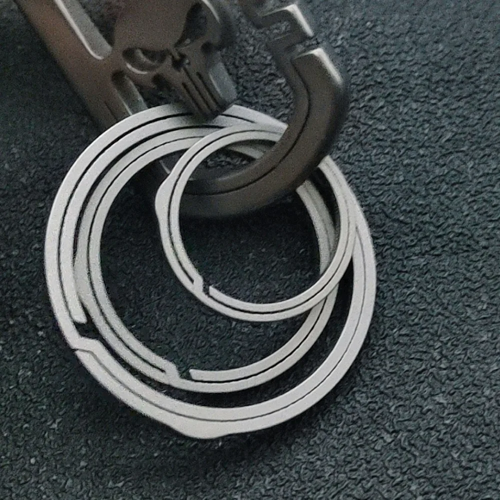 20/25/33mm Real Titanium Alloy Key Rings Super Lightweight Side Push Buckle Pendant TC4 Man Car Keychain Male Creativity Gift