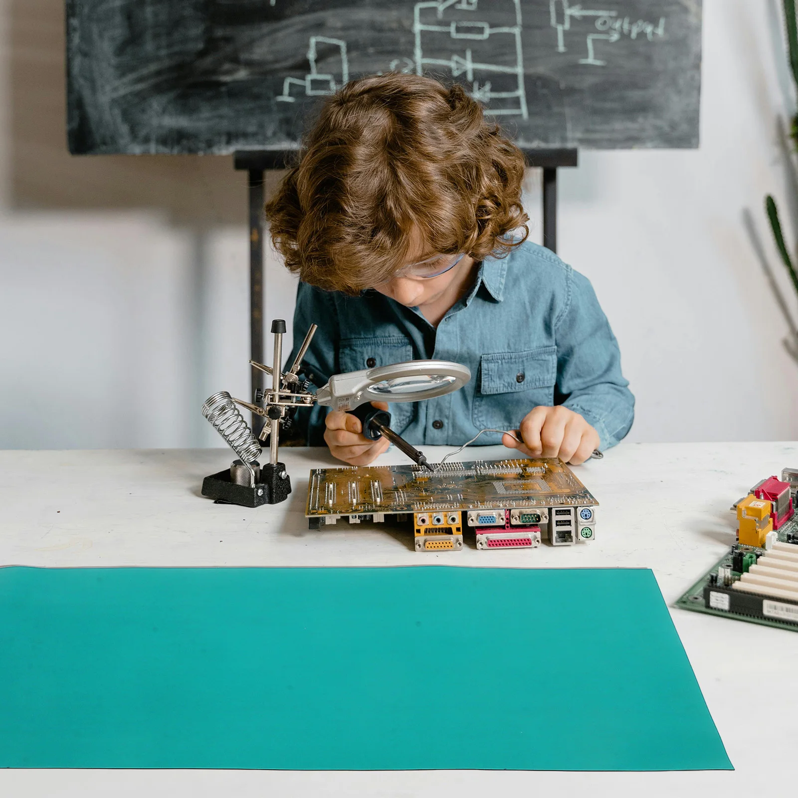 

Heat Resistant Mat for Countertop Anti Static Rubber Desk Pad for Electronics Repair Soldering Workbench Protection Mat