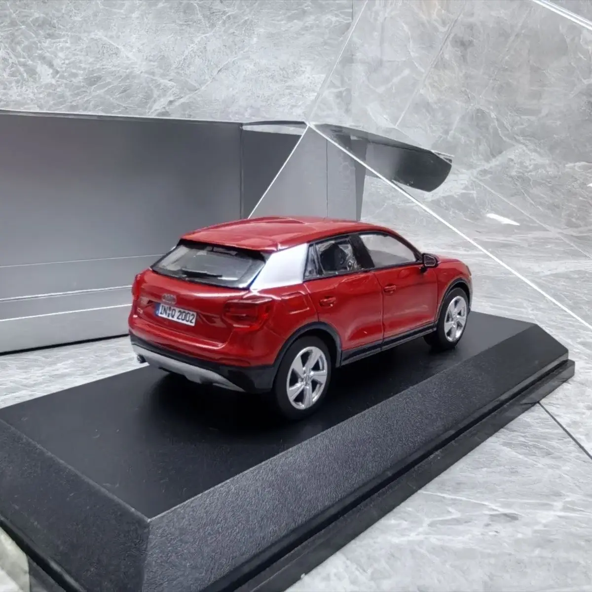 About 10 Cm, Normal Person Ornament, Original 1/43 Audi AUDI Q2 Alloy Car Model